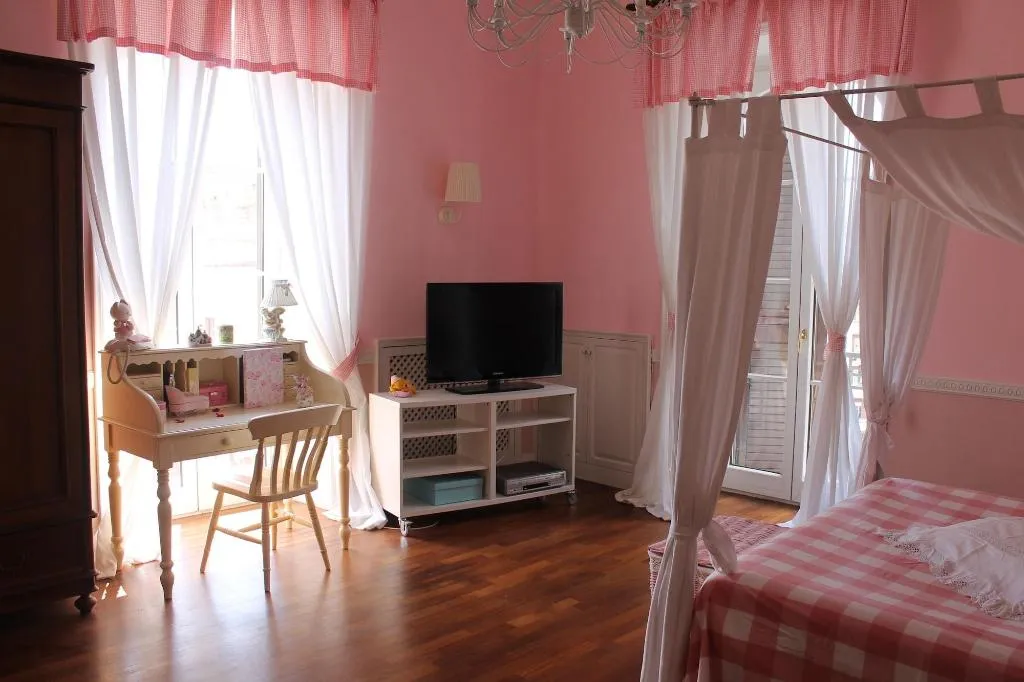 Room, B&B Le Sorelle, Naples