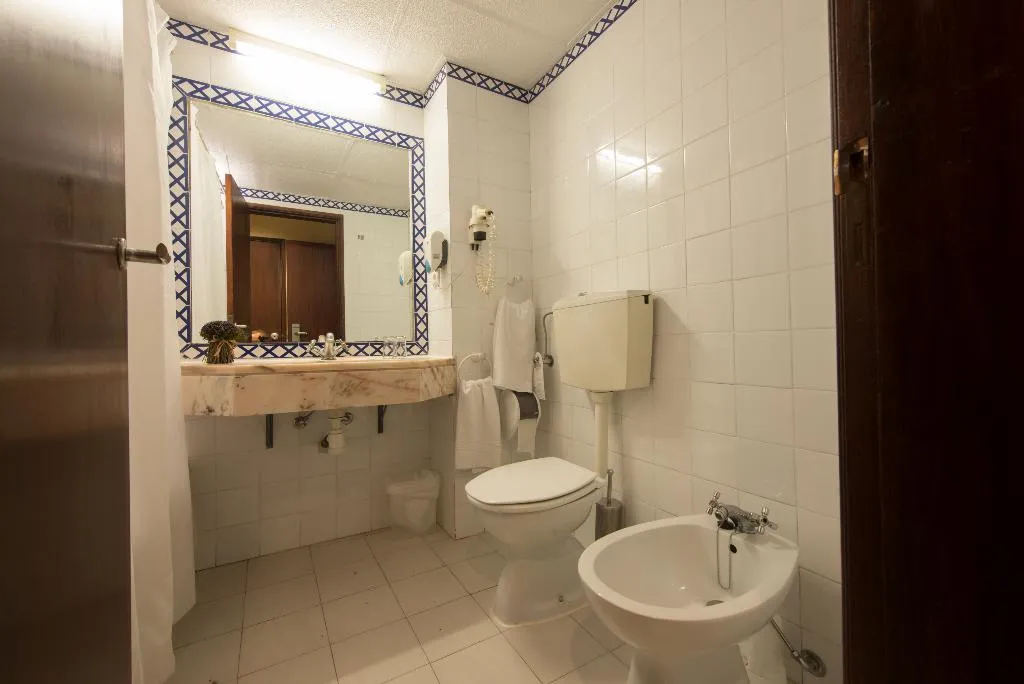 Double or Twin STANDARD Room, Holiday Inn Express Lisbon Principe Real, by IHG, Lisbon