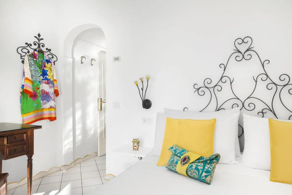 Room, Smeraldo, Naples