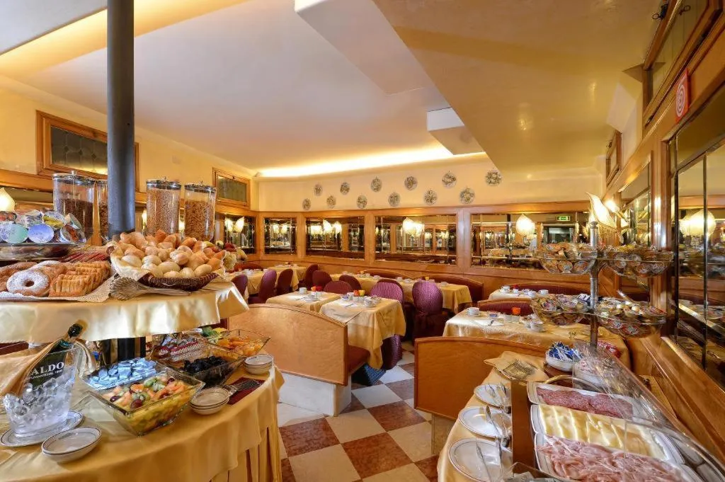 Restaurant, Rialto Hotel, Venice