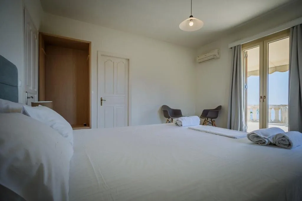 Room, Blue Horizon Studios, Zante