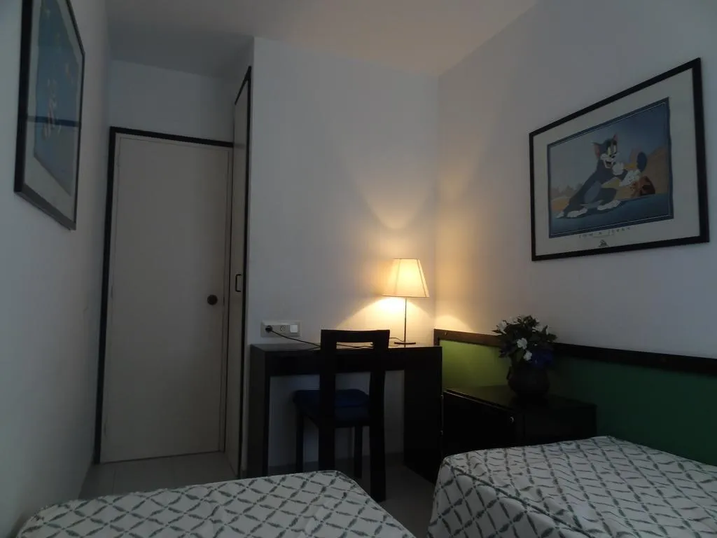 APARTMENT CAPACITY 6 TWO BEDROOMS Room, Blaumar 2D, Costa Brava