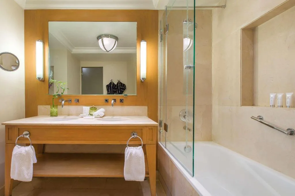 SUITE DELUXE RIVER VIEW Room, Kempinski Nile Hotel Garden City Cairo, Cairo