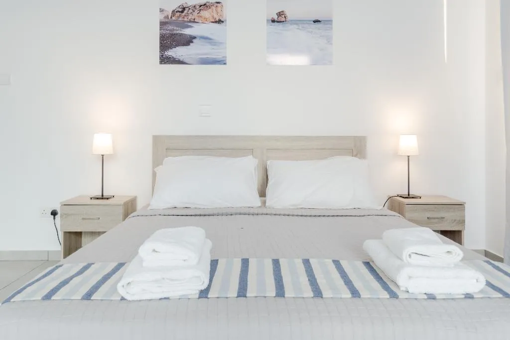 VILLA FIVE BEDROOMS WITH MORE THAN THREE BATHROOMS Room, Sea Point Villas, Cyprus