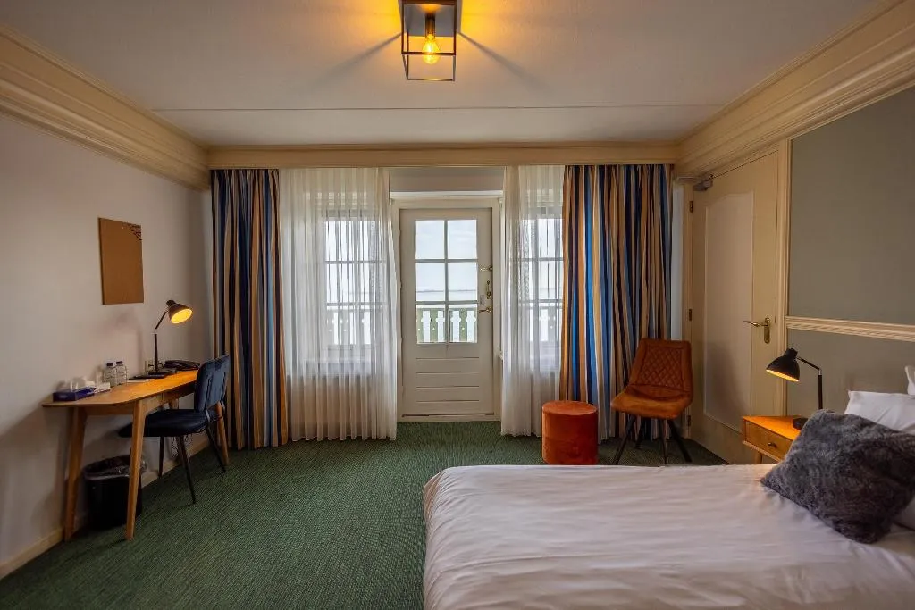 TWIN SUPERIOR LAKE VIEW Room, Hotel Spaander BW Signature Collection, Amsterdam