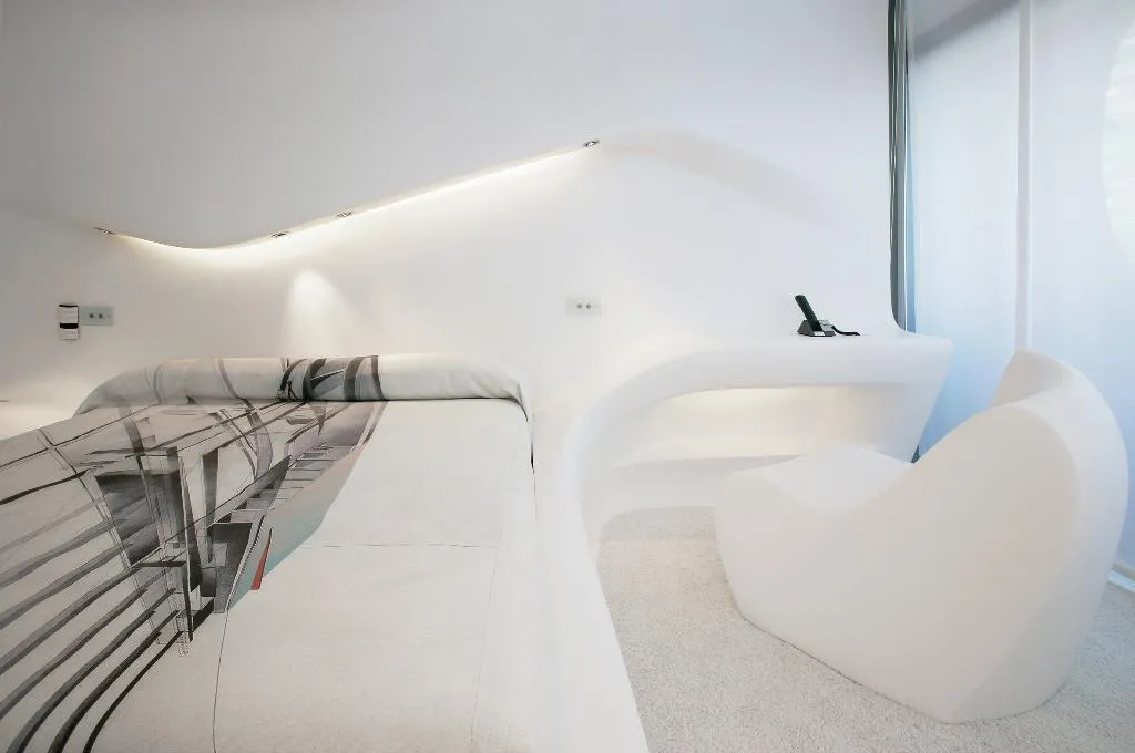 DOUBLE SINGLE USE DELUXE SUPERIOR Room, Puerta America Madrid, Madrid