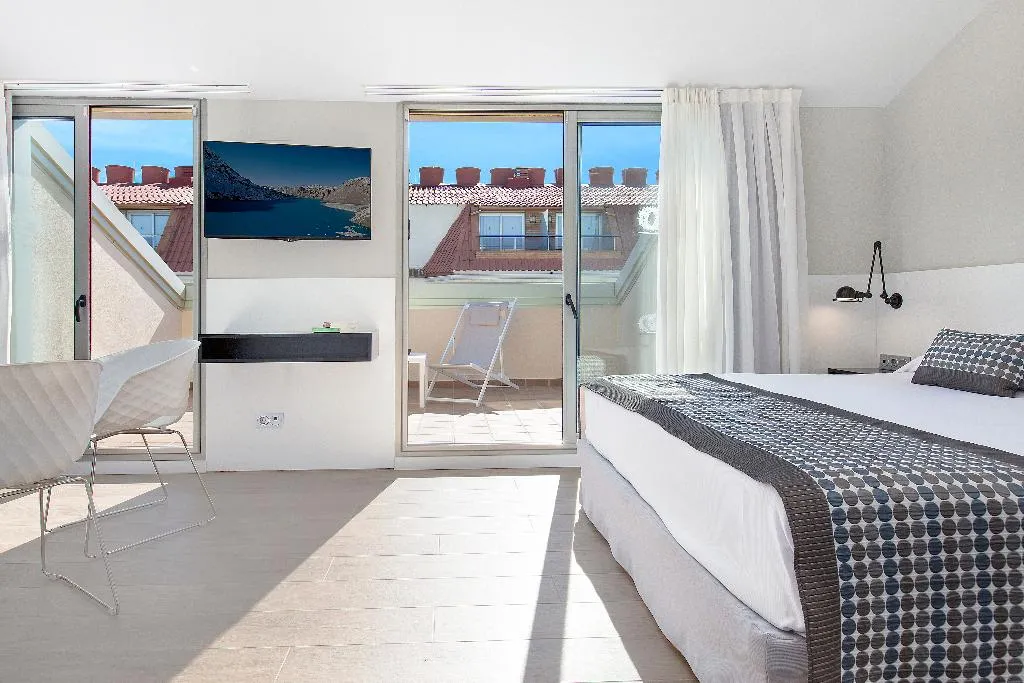 TRIPLE DELUXE Room, Aparthotel Odissea Park, Costa Brava