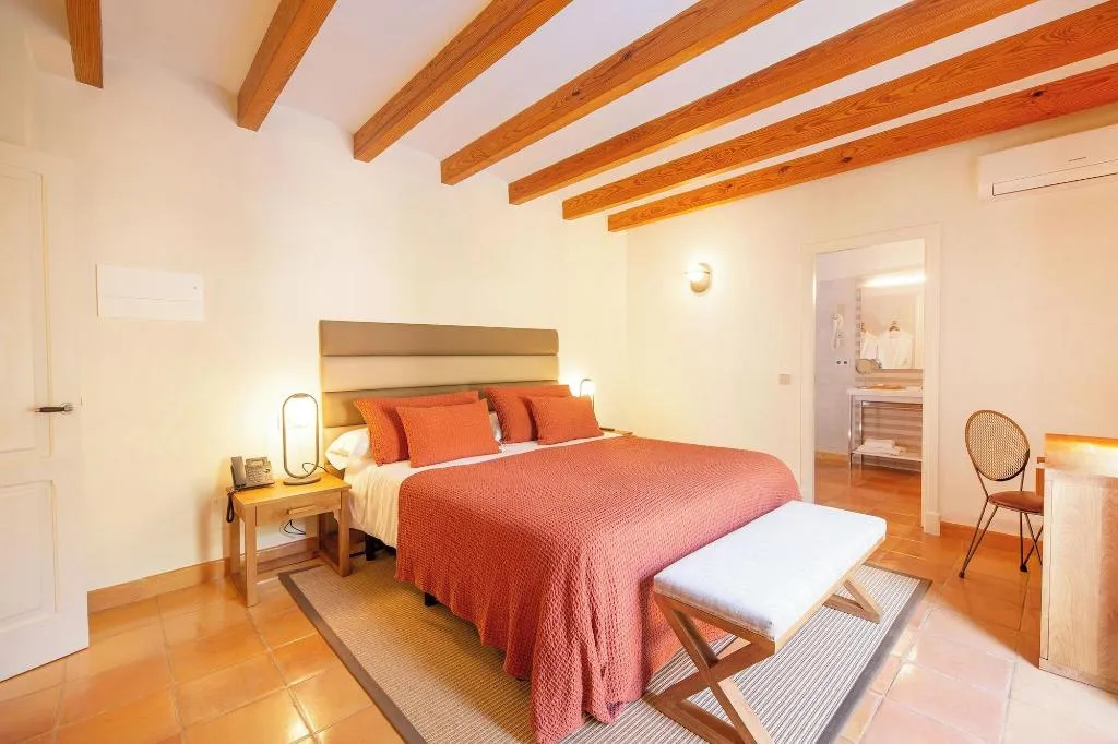 Room, D'Es Puig, Majorca