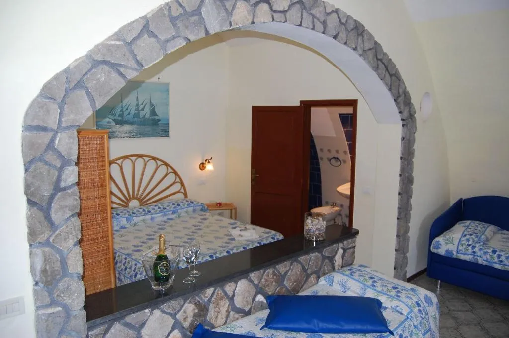 Room, Marina del Cantone Chalet, Naples