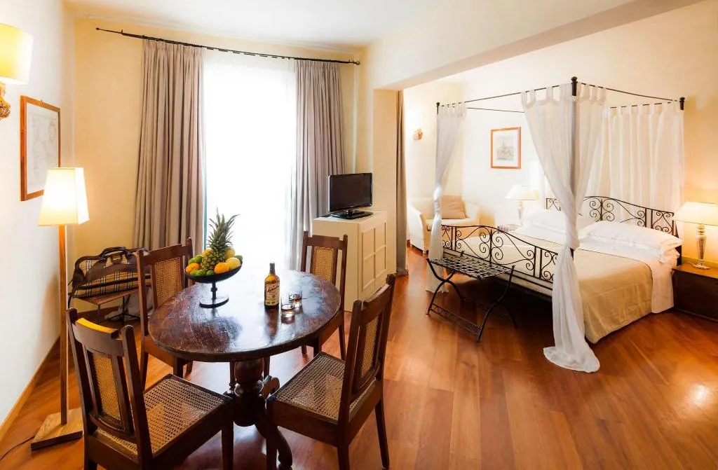 JUNIOR SUITE KING SIZE BED Room, Cosmo Hotel Torri (Vimercate MI), Milan