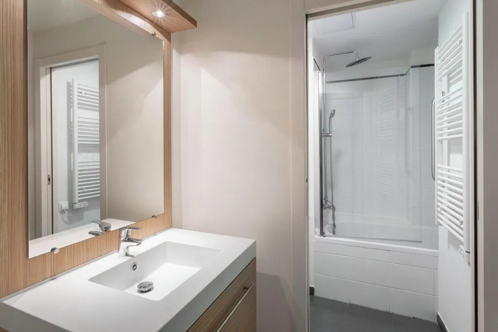 JUNIOR SUITE GARDEN VIEW Room, B&B Hotel Barcelona Sant Cugat, Barcelona