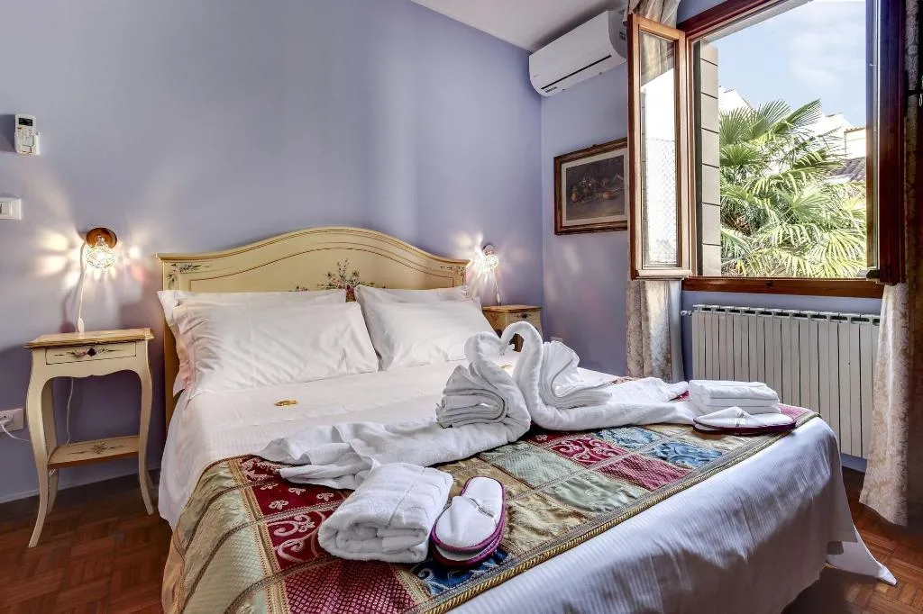 Room, Ca' Riza, Venice