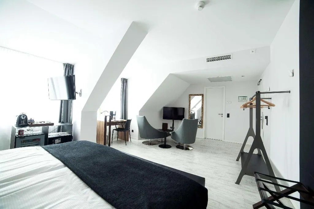 Room, Catalonia Berlin Mitte, Berlin