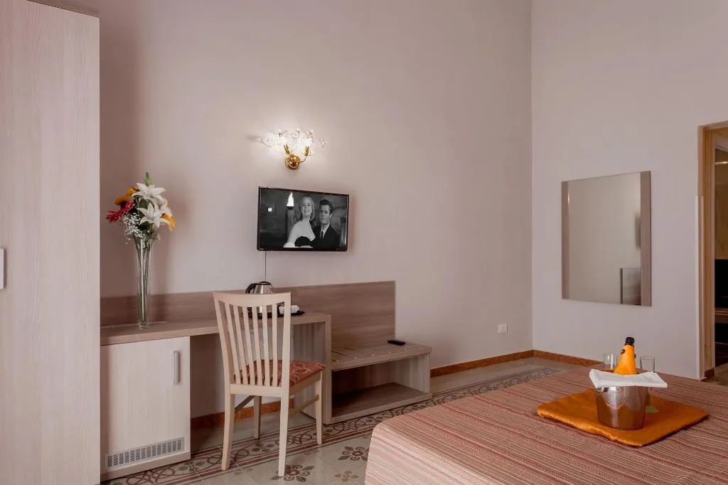 Room, Domus Napoleone, Naples