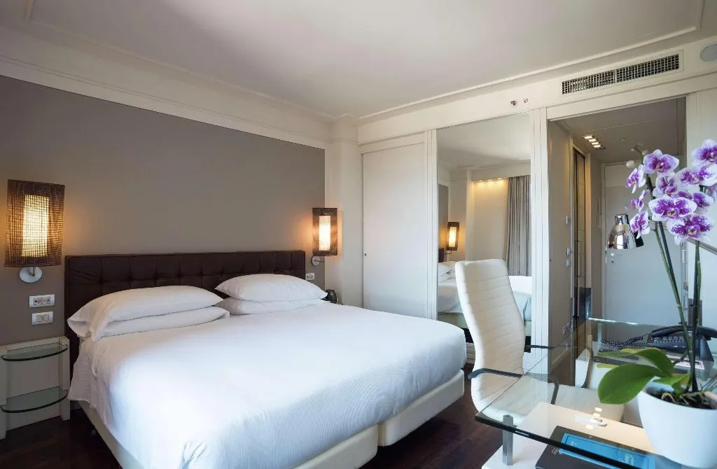 Room, DoubleTree by Hilton Florence Metropole, Florence