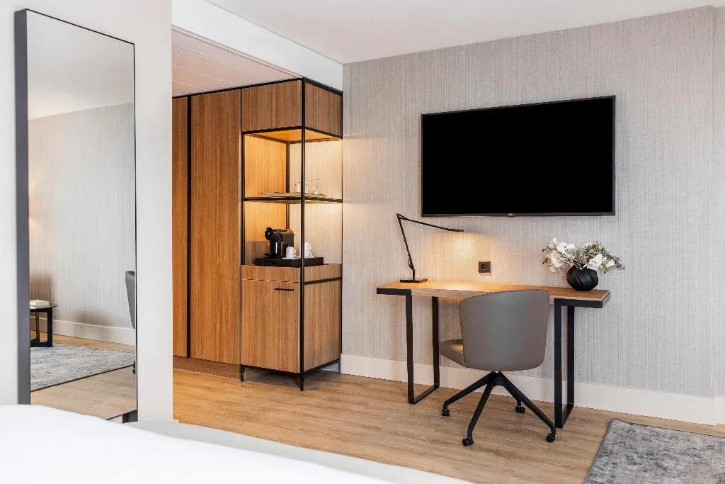 DOUBLE SUPERIOR Room, NH Amsterdam Leidseplein, Amsterdam