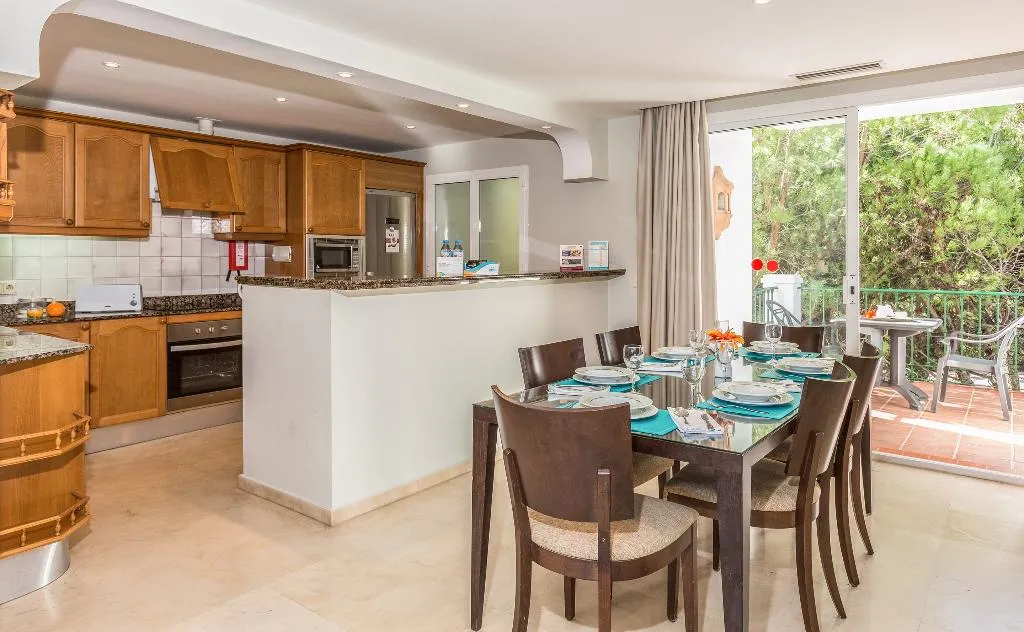 APARTMENT CAPACITY 6 TWO BEDROOMS Room, Ona Alanda Club Marbella, Costa Del Sol