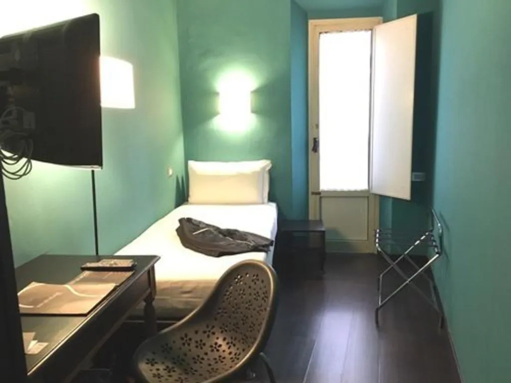 DOUBLE DELUXE QUEEN BED Room, Universo, Florence