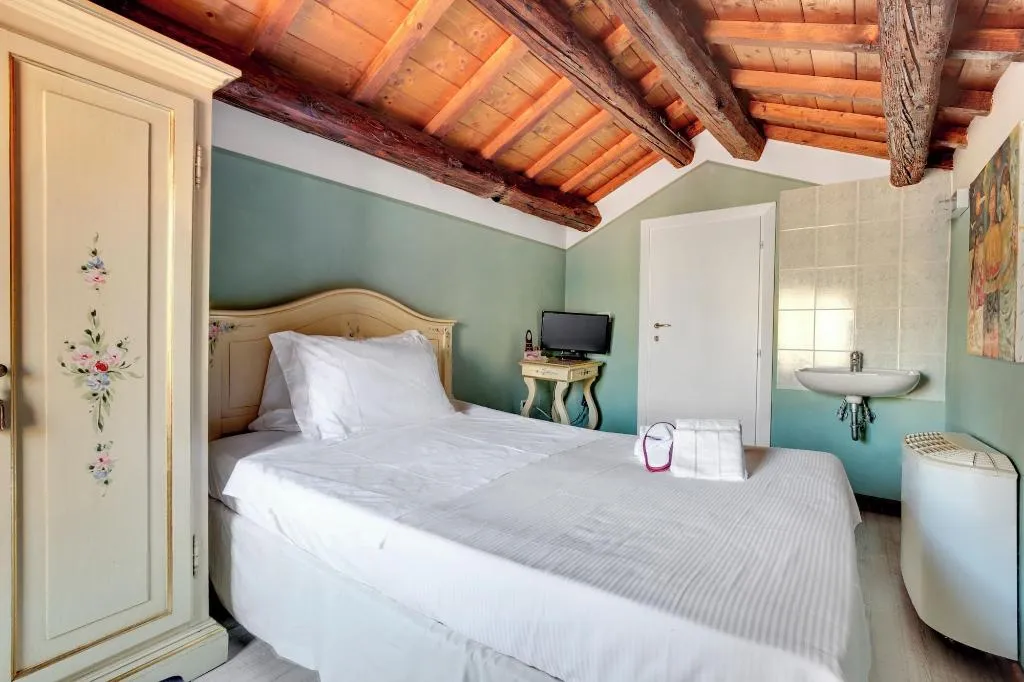 Room, Ca' Riza, Venice