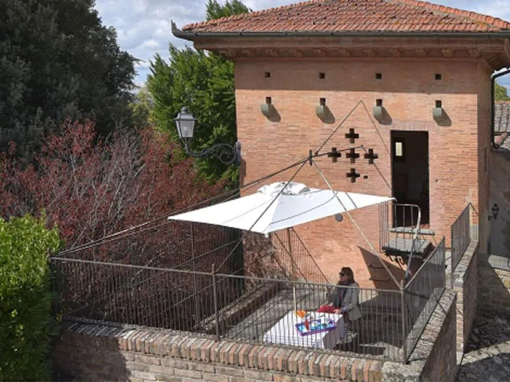 DOUBLE QUEEN SIZE BED Room, Borgo il Melone, Perugia