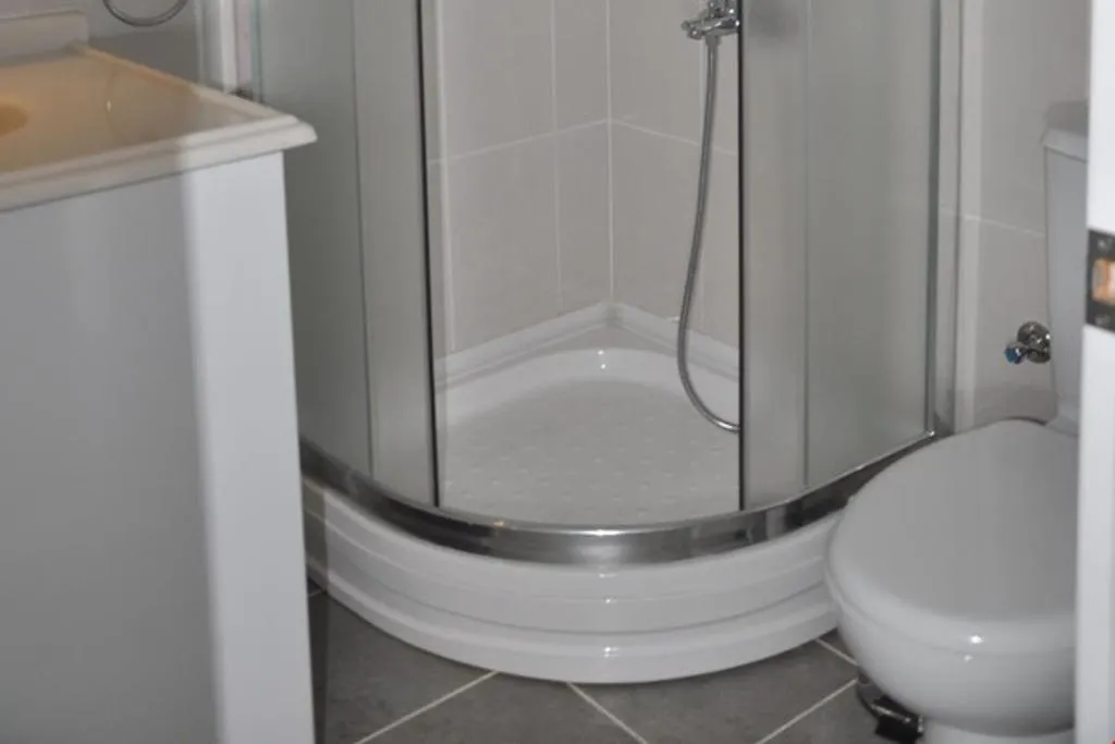 APARTMENT TWO BEDROOMS ONE BATHROOM Room, Deka Evleri, Izmir