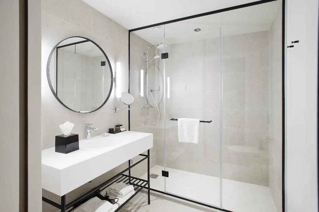 Double or Twin DELUXE Room, Pestana Amsterdam Riverside, Amsterdam
