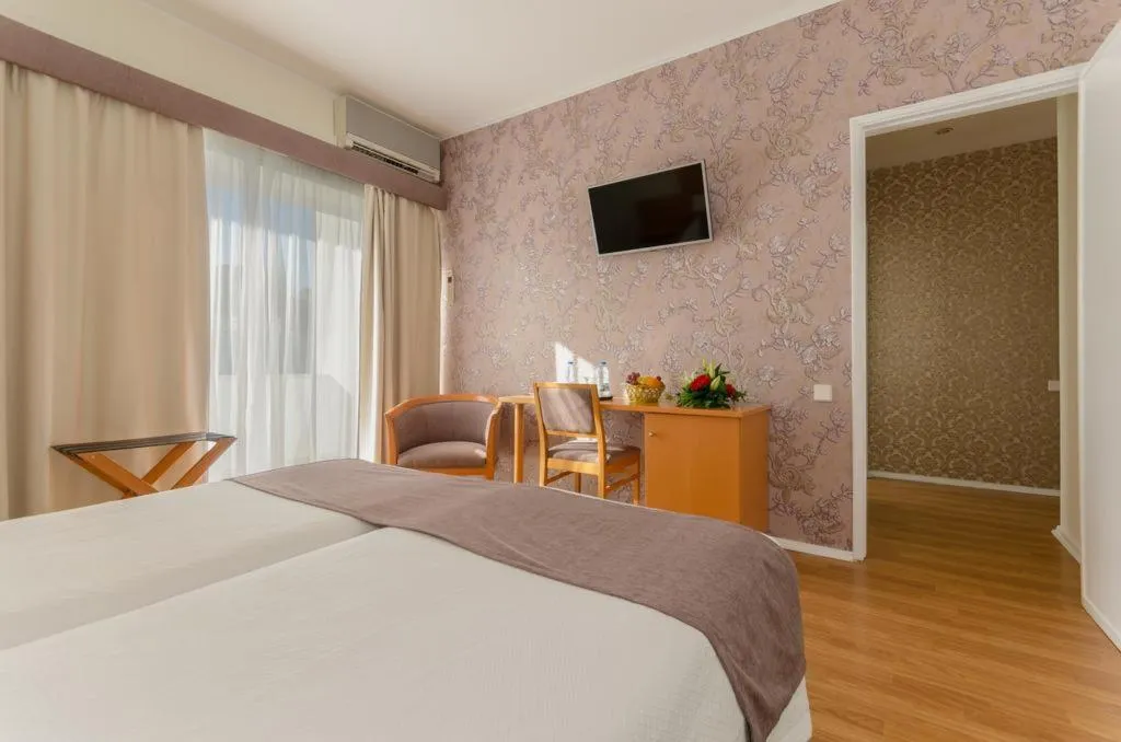 QUADRUPLE STANDARD Room, Hotel Lido, Lisbon