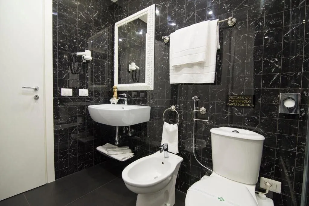 Room, Domus Deorum Deluxe, Naples