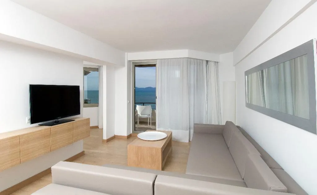 SUITE CAPACITY 4 Room, Playa Esperanza Suites, Majorca