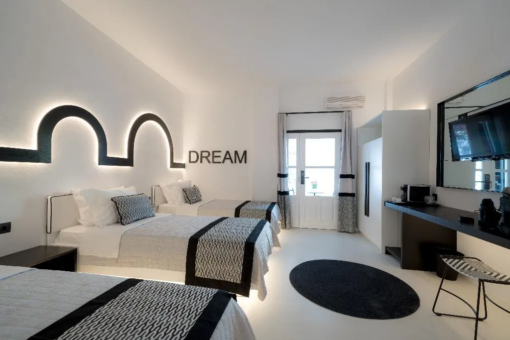 FAMILY ROOM TWO BEDROOMS ONE BATHROOM Room, Divelia, Santorini