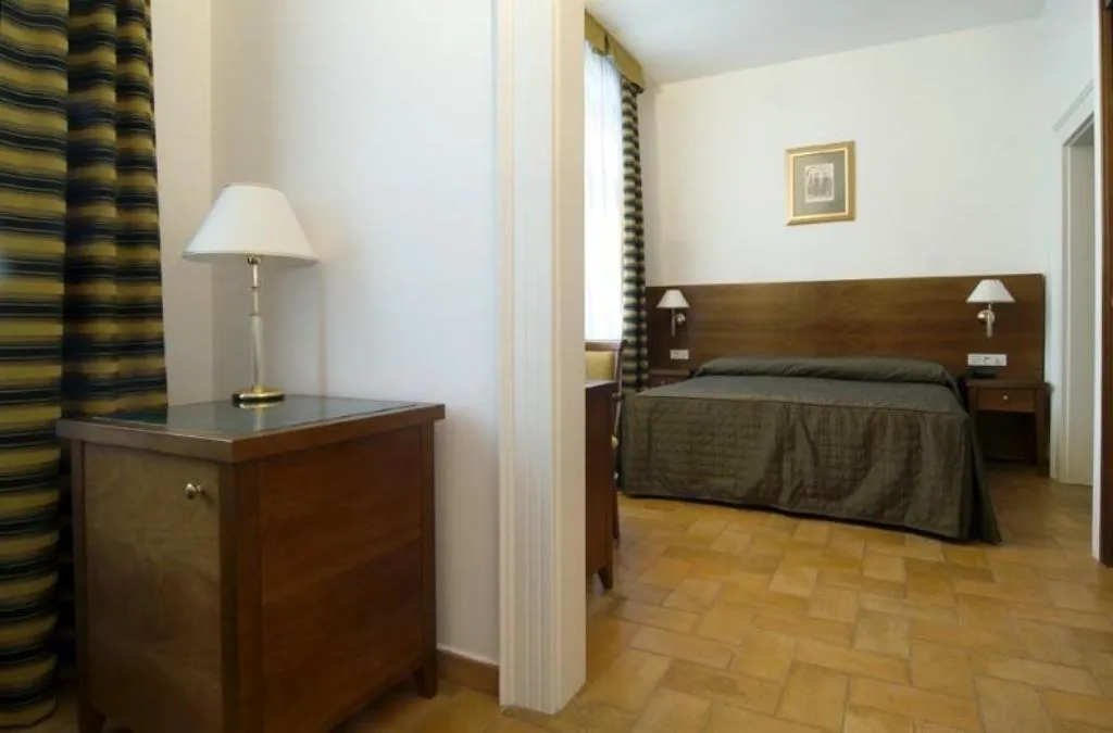 Room, Galileo, Prague