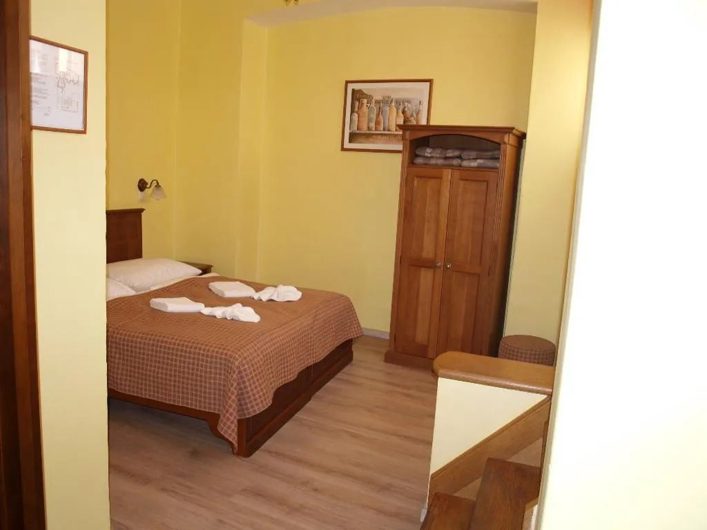 TRIPLE STANDARD Room, King George Hotel, Prague