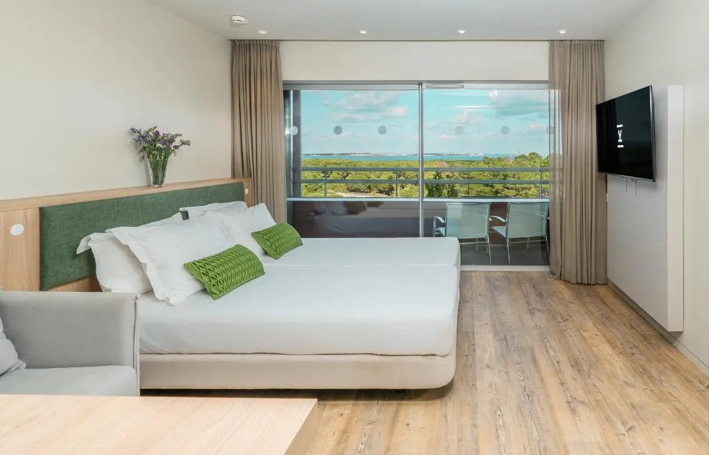 STUDIO STANDARD Room, The Pearl Troia, Lisbon