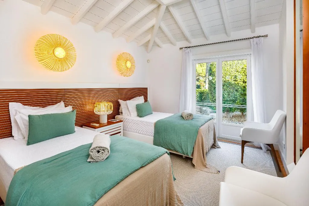 VILLA THREE BEDROOMS Room, Shantivillas, Algarve