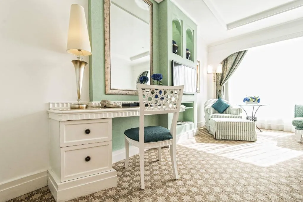 Room, Habtoor Grand Resort, Autograph Collection, Dubai