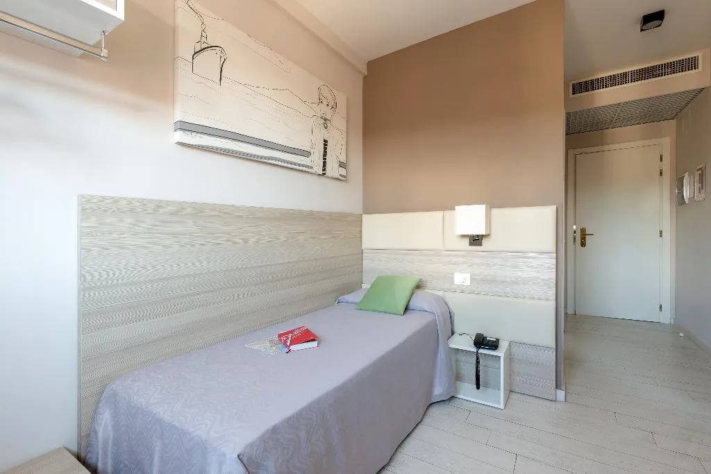 SINGLE STANDARD Room, Cristina, Naples