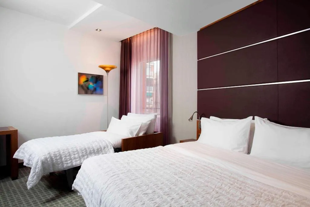 DOUBLE DELUXE KING BED Room, Le Meridien Barcelona, Barcelona