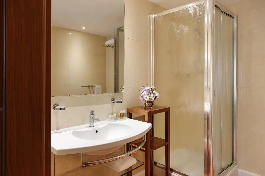 SINGLE CLASSIC Room, Dei Cavalieri Caserta, Naples