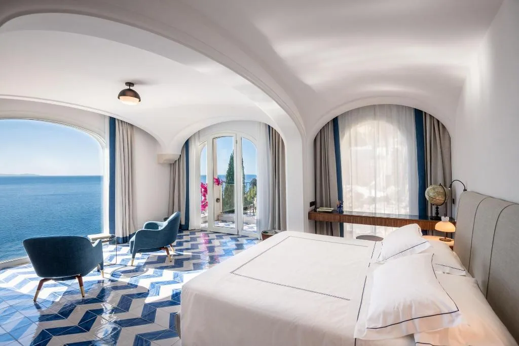 Room, Borgo Santandrea, Naples