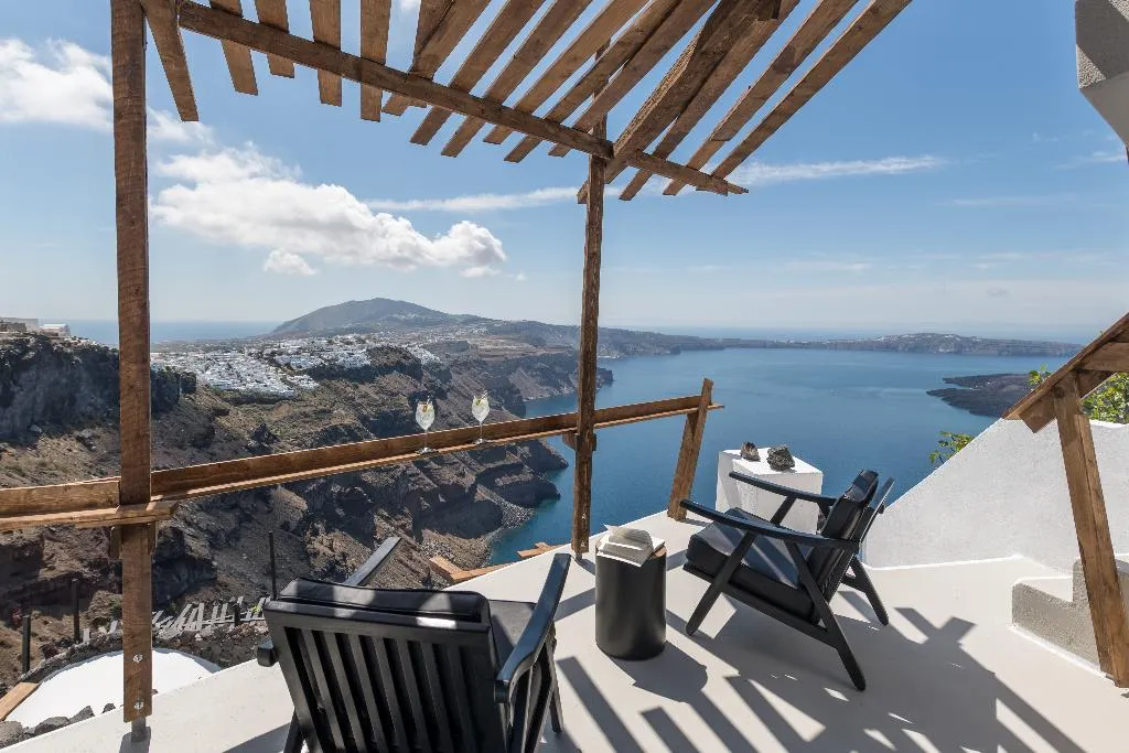 STUDIO STANDARD Room, Honeymoon Petra Villas, Santorini