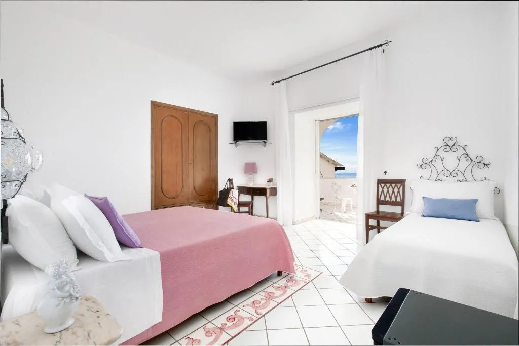 Room, Smeraldo, Naples