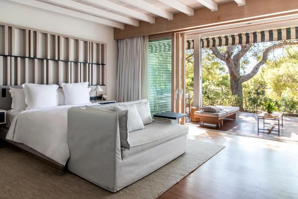 BUNGALOW GARDEN VIEW Room, Four Seasons Astir Palace Hotel Athens, Athens