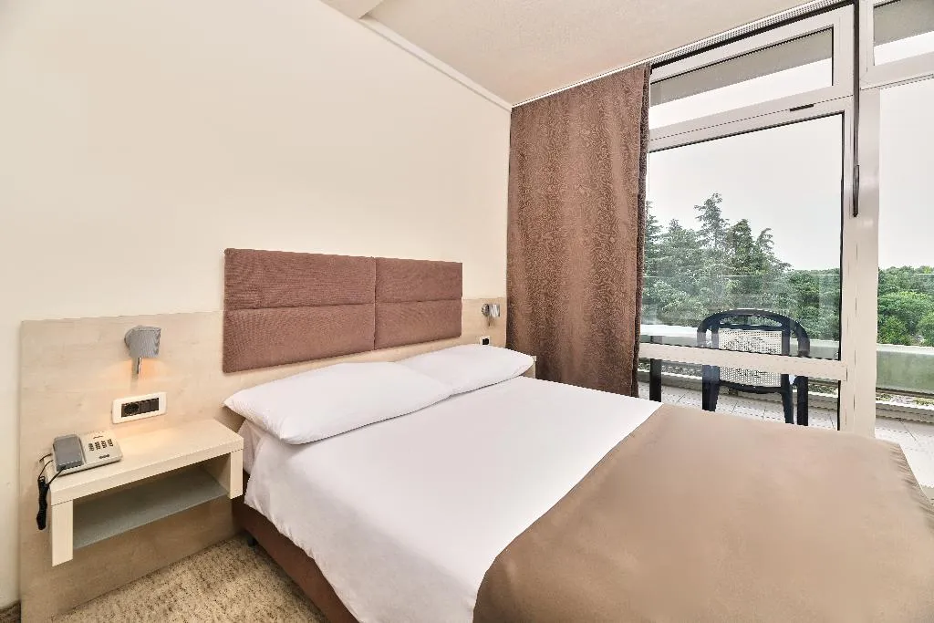 SINGLE PARK VIEW Room, Hotel Mediteran Plava Laguna, Istria