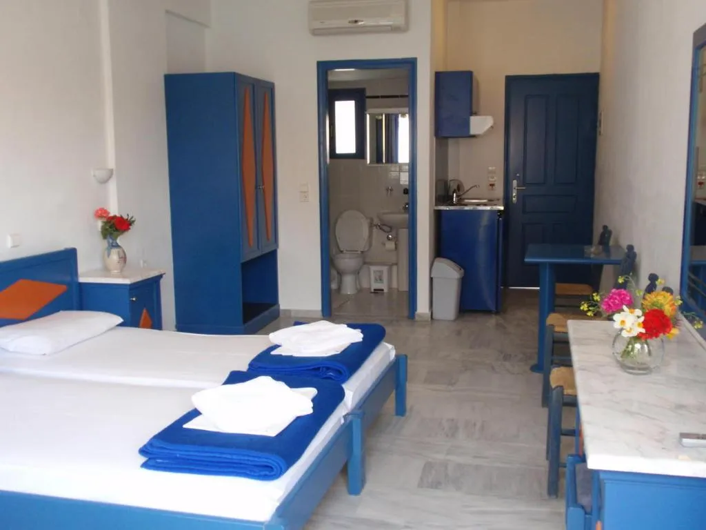 Room, Leonidas Studios & Apartments, Crete