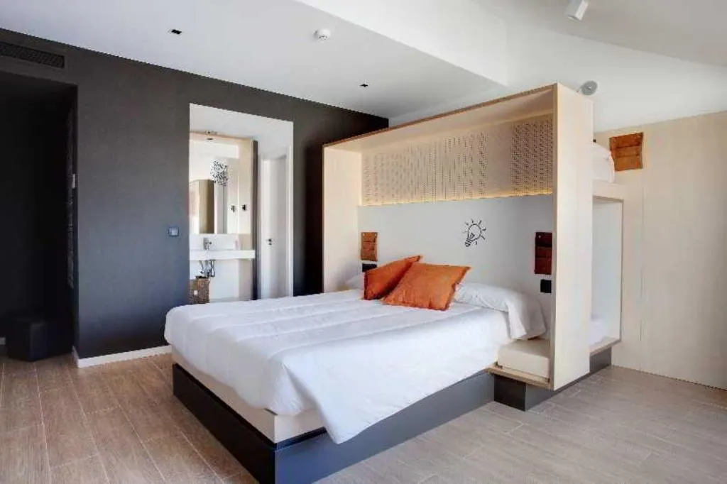 TRIPLE STANDARD Room, Toc Hostel Madrid, Madrid