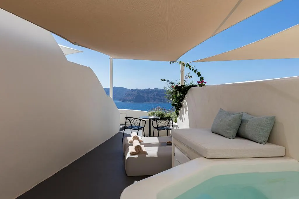 SUITE SUPERIOR CAPACITY 3 Room, Canaves Oia Suites, Santorini