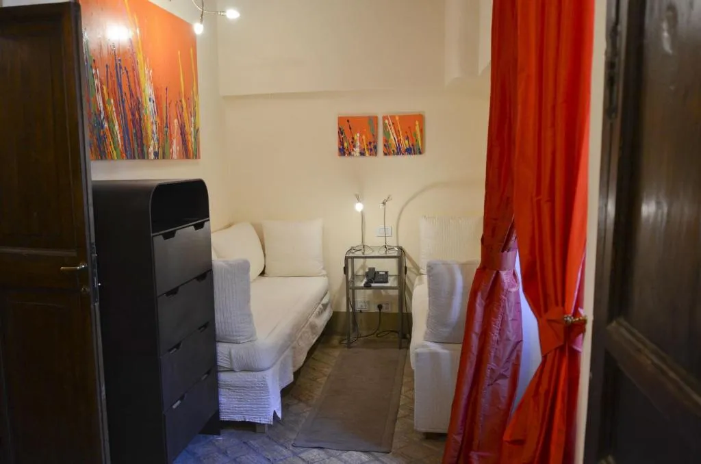 Room, Residenza Torre Colonna, Rome