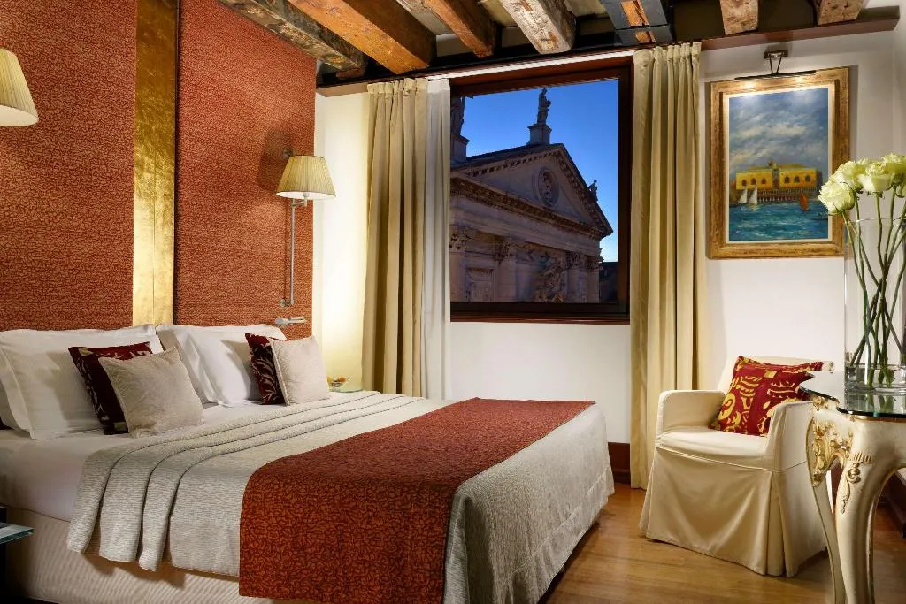 Room, Palazzo Giovanelli e Gran Canal, Venice
