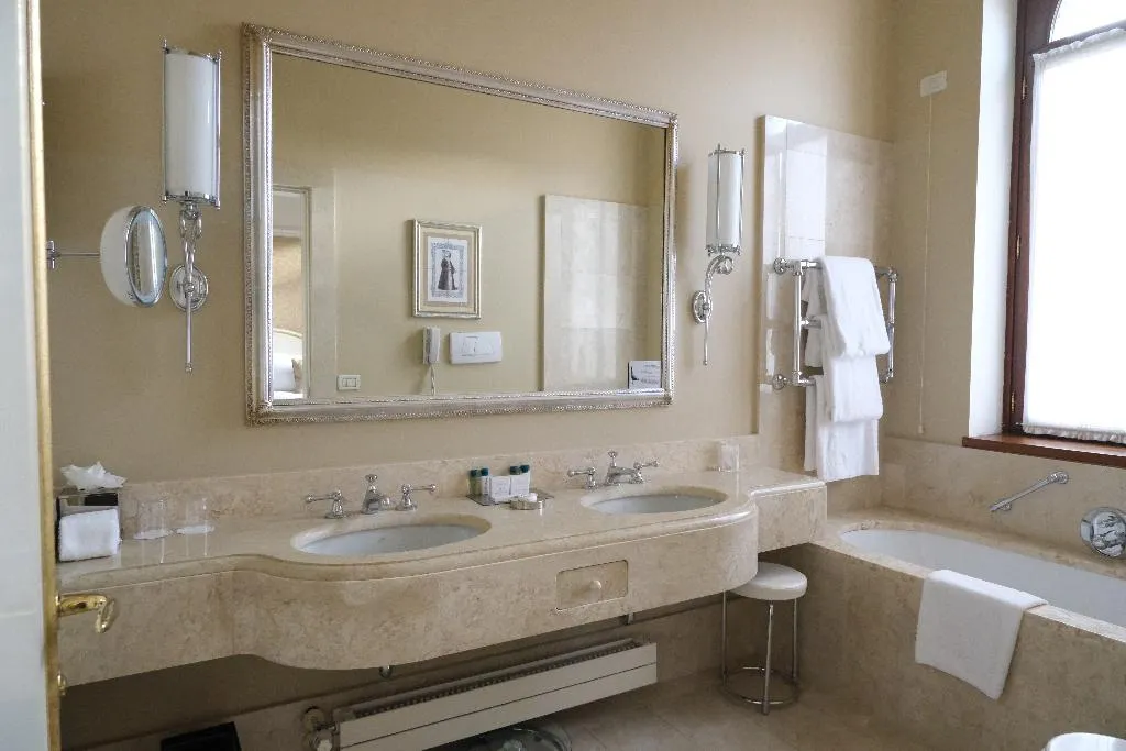 JUNIOR SUITE STANDARD Room, San Clemente Palace, Venice