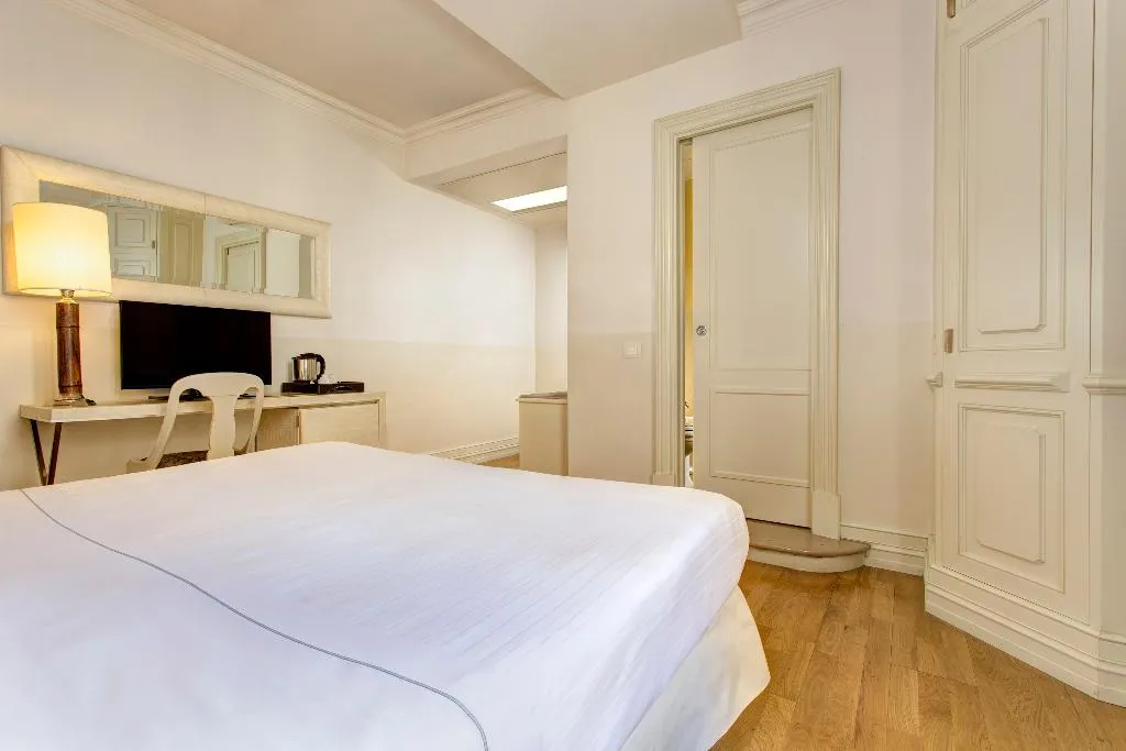 DOUBLE DELUXE WITH VIEWS Room, Grand Hotel Cavour, Florence